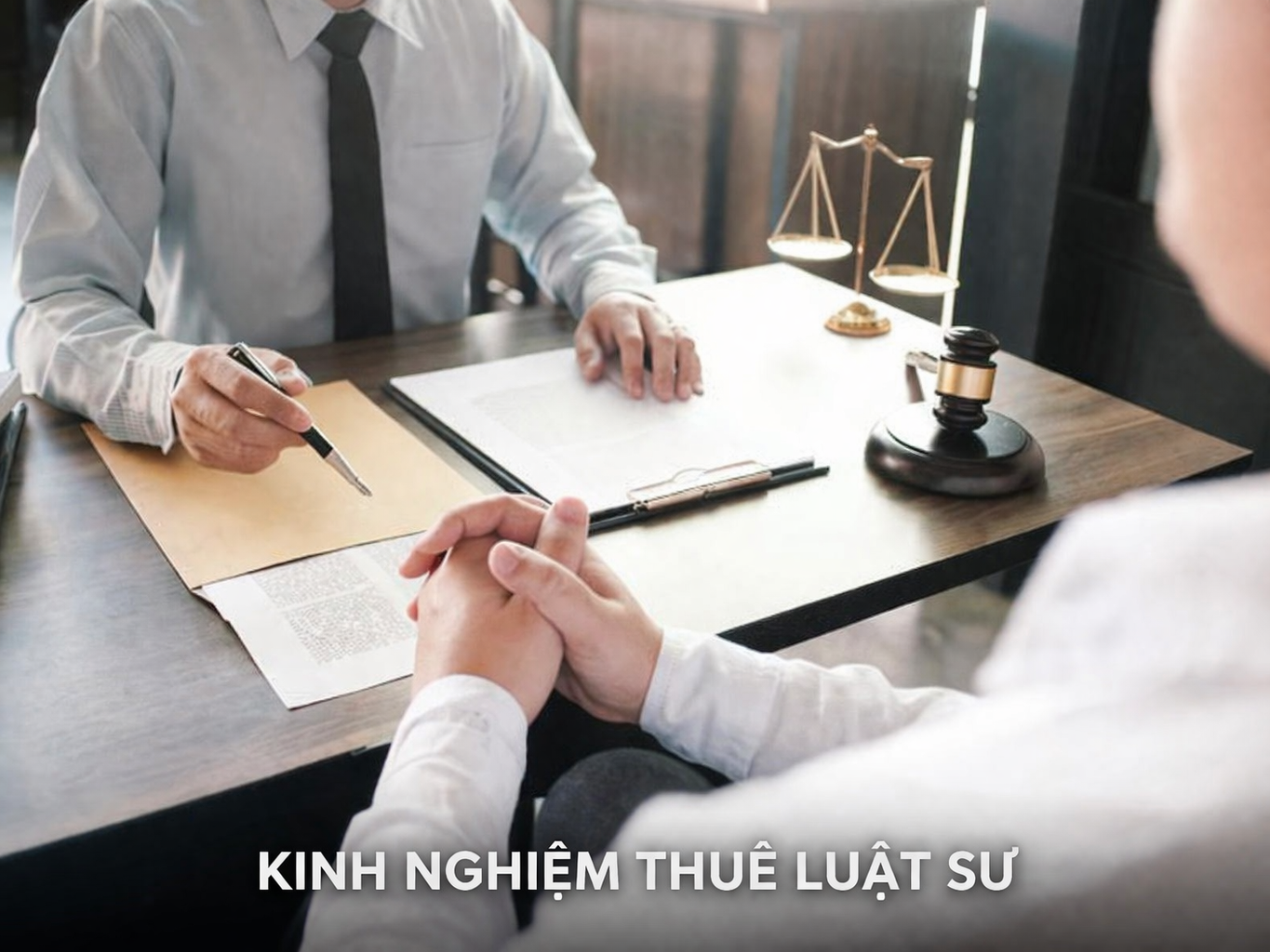THUÊ LUẬT SƯ NHƯ THẾ NÀO THÌ HIỆU QUẢ? 1 ChatGPT Image 08 06 33 23 thg 3 2026
