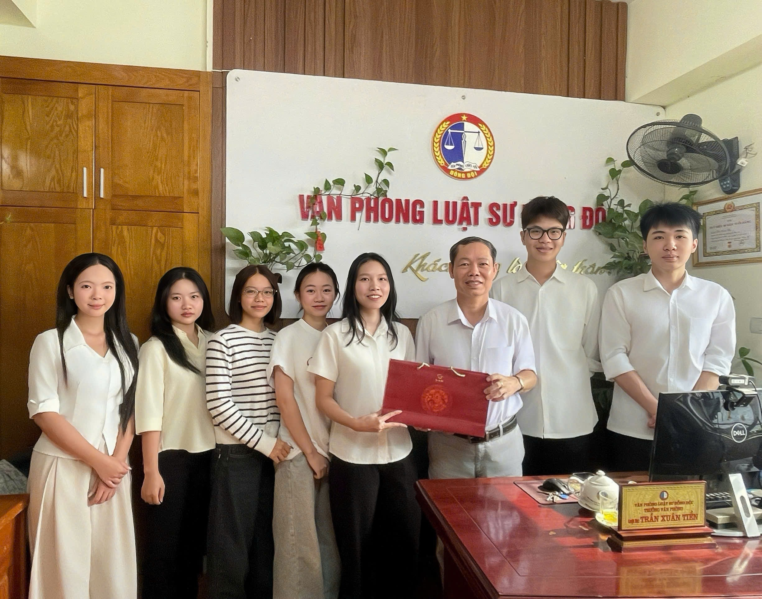 VĂN PHÒNG LUẬT SƯ ĐỒNG ĐỘI TIẾP NHẬN SINH VIÊN KHOA LUẬT QUỐC TẾ - ĐẠI HỌC QUỐC GIA HÀ NỘI ĐẾN HỌC VIỆC, THỰC TẬP 2 Dang bai 1